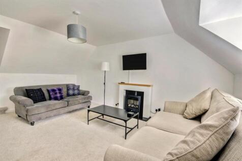 FIRST FLOOR LOUNGE