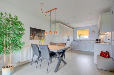 OPEN PLAN SITTING ROOM/KITCHEN