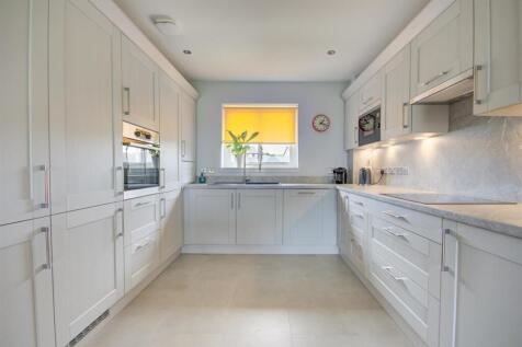 OPEN PLAN SITTING ROOM/KITCHEN