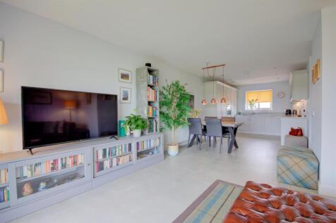 OPEN PLAN SITTING ROOM/KITCHEN
