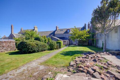 LARGE REAR GARDEN