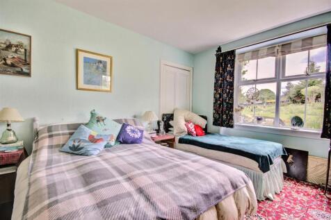 BEDROOM 4