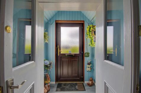PORCH &amp; HALL
