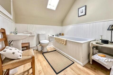 JACK &#39;N&#39; JILL BATHROOM