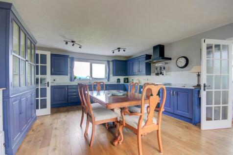 KITCHEN DINING ROOM