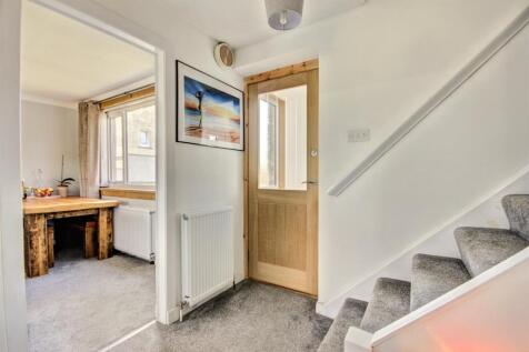 PORCH &amp; HALL