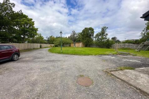 GARDEN &amp; DRIVEWAY