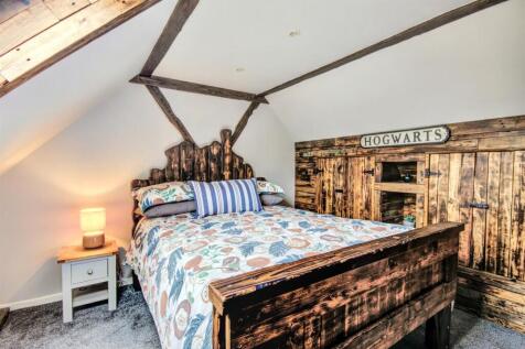 BEDROOM 2