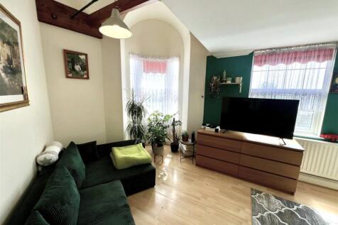Lounge/Bed 3