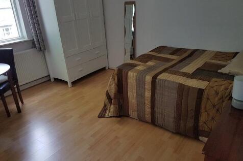 Upstairs HMO Room B of 4