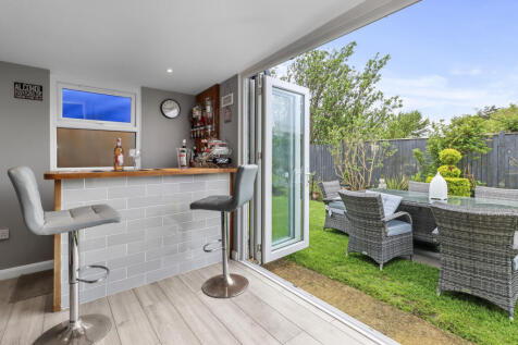 Garden Bar/Room