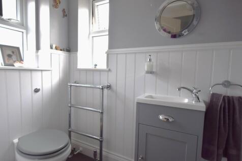 Downstairs Shower 