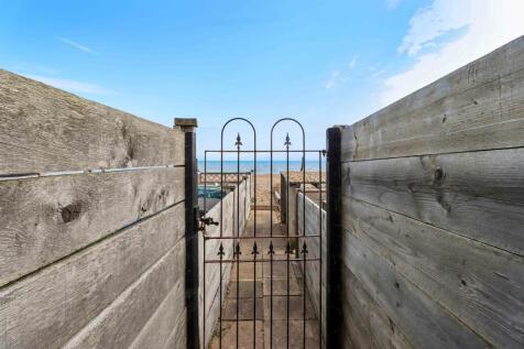 Gate to beach 