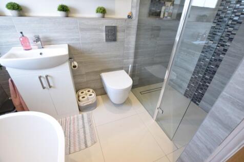 BATH/SHOWER ROOM