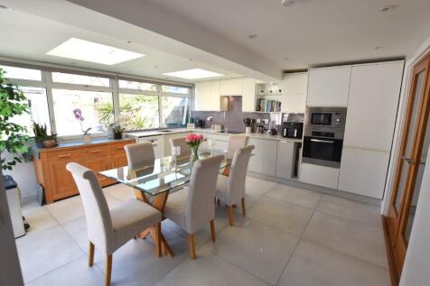 KITCHEN/CONSERVATORY
