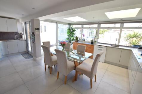 KITCHEN/CONSERVATORY