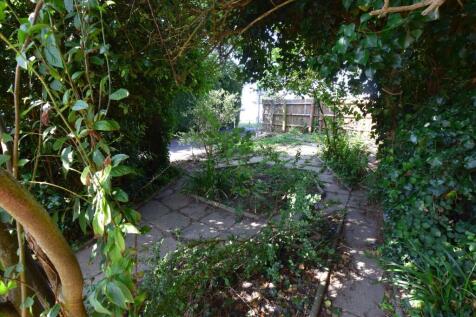 FRONT/SIDE GARDEN