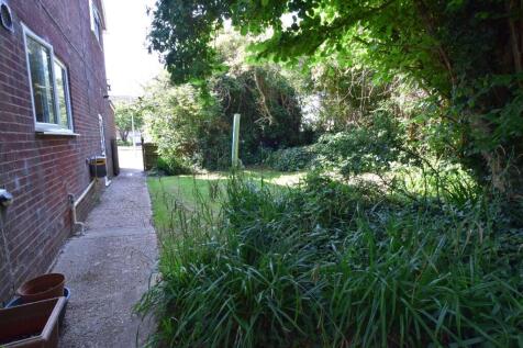 SIDE GARDEN