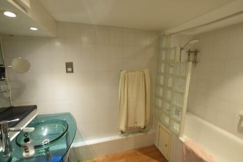 En-suite bathroom