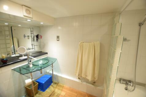 En-suite bathroom