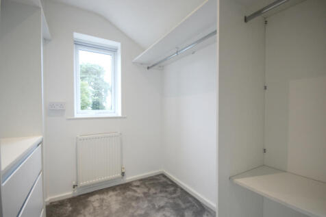 Walk-in-Wardrobe