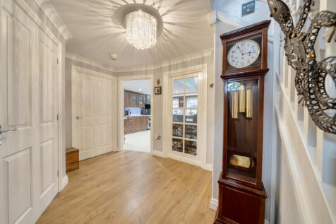 1365848-9-68ee613...