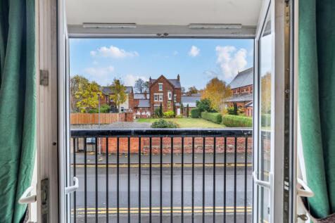 1371652-7-6904d05...