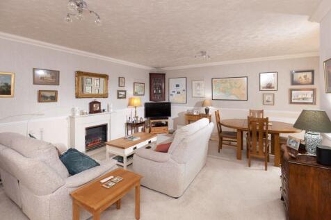 Sitting / Dining Room 