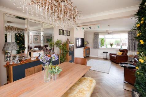 Dining Area (2)