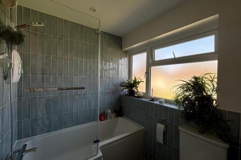 Bathroom Image 2 