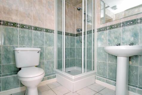 7 Oakhanger bathroom