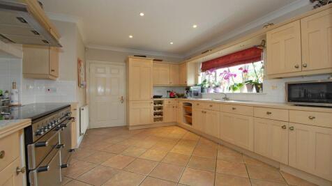 1kitchenresized.jpg
