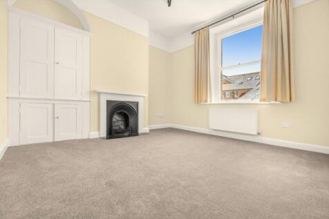 Living Room Unstaged