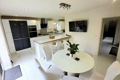 Kitchen/dining/reception