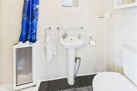 Bedroom 2- ensuite