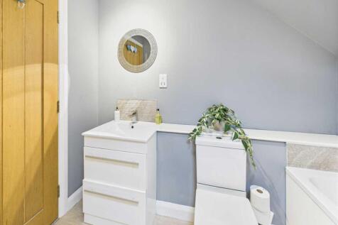 Bedroom 2 ensuite