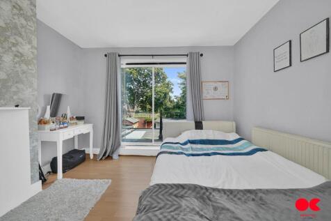 Bedroom (3).jpg