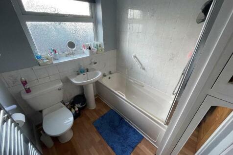 Ground floor bathroom/WC