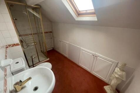 First Floor Shower Room/WC
