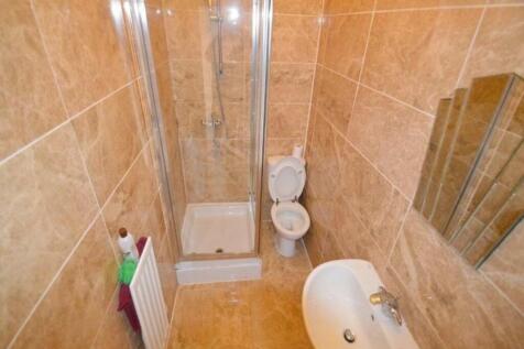 MAIN SHOWER ROOM 1
