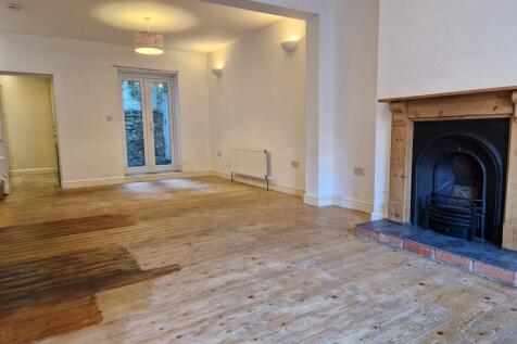 LIVING ROOM 3