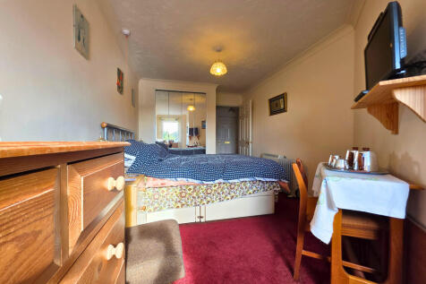 ec066bd7-4705-44d...