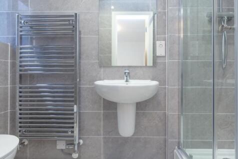 En suite bedroom B