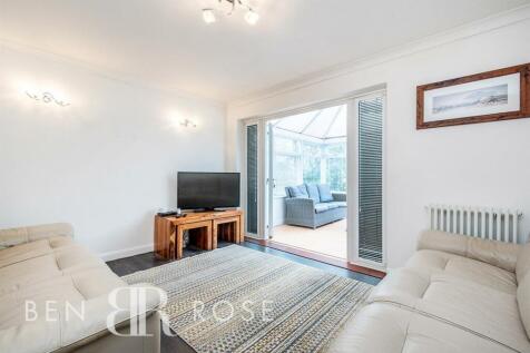 Sitting Room/Dining Room