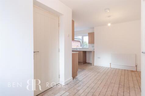Entrance Hall/Kitchen/Dining Room