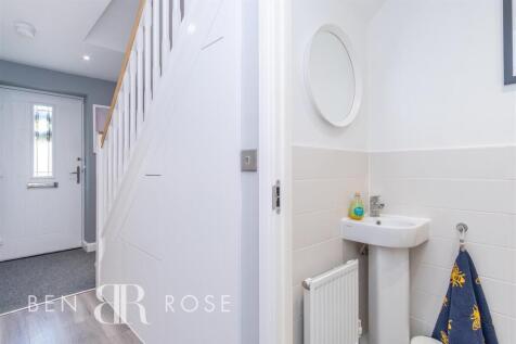 Entrance Hall/WC