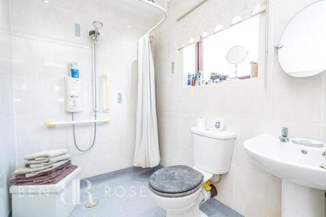 Family Shower Room