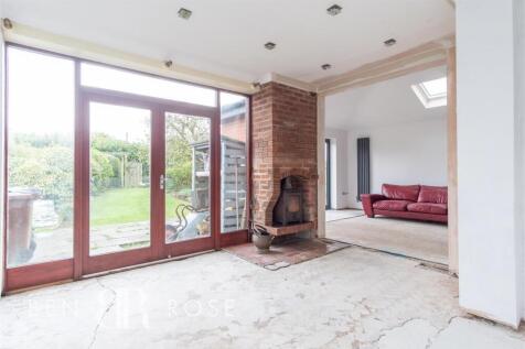 Snug/Dining Room