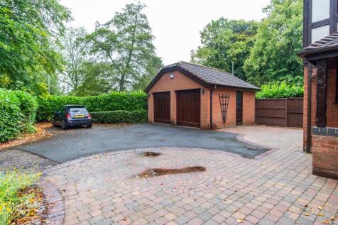 Driveway/Garage