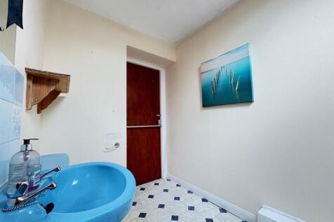 Bathroom 2.jpg